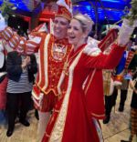 🎉 Proklamation 2025/2026 – Wir sind fertig! 🎉
Alles ist abgebaut, wir sind komplett durch – und vor allem überglücklich!

Gestern durften wir unsere Tolität Prinz Daniel I. und Prinzessin Sabrina I. mit ihrem wunderbaren Hofstaat proklamieren. 👑❤️
Es war eine wunderschöne Veranstaltung, voller Emotionen, guter Stimmung und vielen tollen Momenten.

Ein riesiges Dankeschön an alle befreundeten Vereine, die so zahlreich erschienen sind. Eure Unterstützung bedeutet uns sehr viel und hat den Abend noch besonderer gemacht! 🤝✨

Jetzt freuen wir uns riesig auf eine gemeinsame, großartige Session mit unserem Prinzenpaar und allen, die uns begleiten. Auf viele schöne Stunden, unvergessliche Erlebnisse und eine fantastische Zeit! 🎭💛💙💚❤️🤍💥

@prinzenpaar_remagen_2026